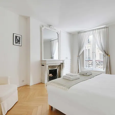 Old World Charm With Fireplace - Pantheon Paris