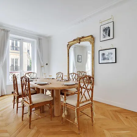 Old World Charm With Fireplace - Pantheon