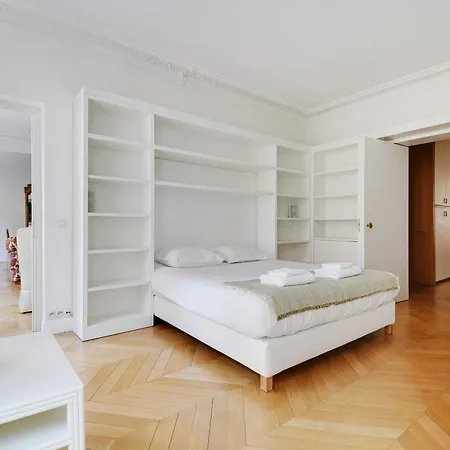 Old World Charm With Fireplace - Pantheon Appartement Paris