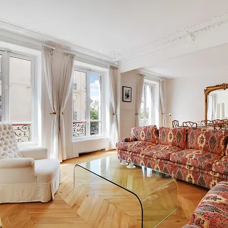 Old World Charm With Fireplace - Pantheon